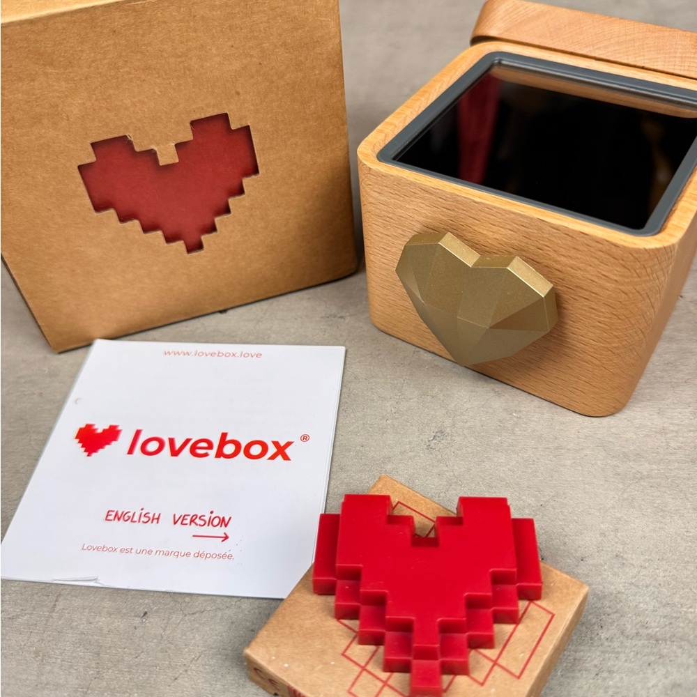Lovebox Pixel Black & White Messaging Device